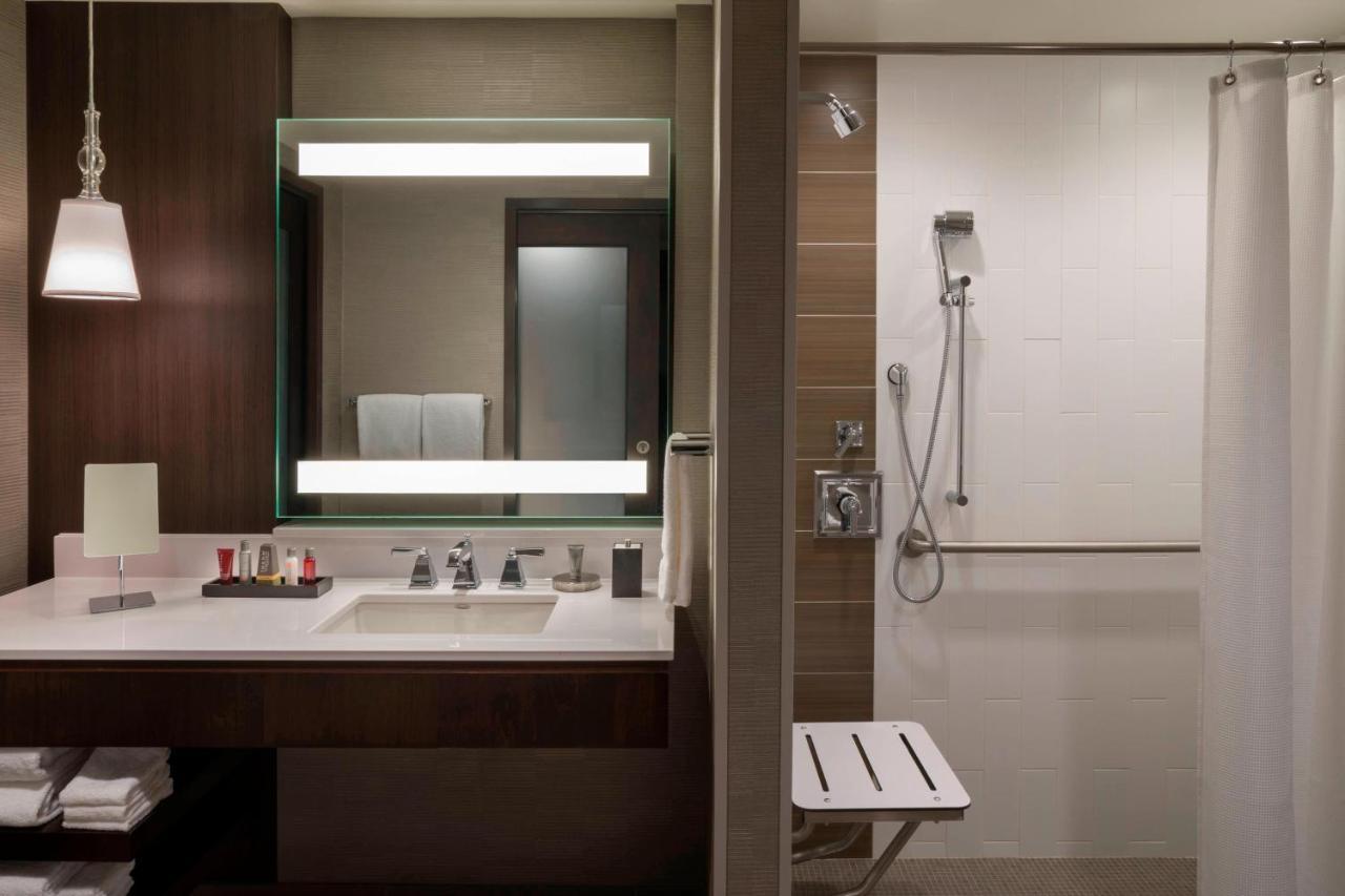Buffalo Marriott At Lecom Harborcenter Eksteriør billede